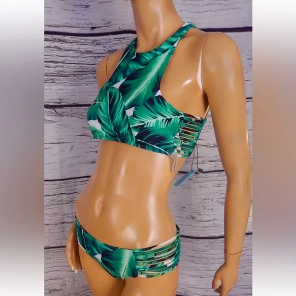 Cupshe Tropical Leaves Tank Bikini
Two Piece Green/Black - Picture 8 of 8
